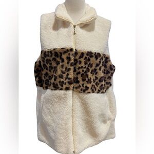 Southern Stitch Sherpa cream and leopard vest. Size L/XL NWT